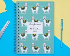 Cahier A4 Personnalisable - Lama -Cadeaux 033ff3164d1c03e4b545131d938834954f3b818e3fef182c21e886b4f76422655