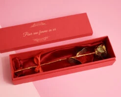 Grande Rose En Or (36 Cm) 24 Carats Dans Son écrin Personnalisé 10 Grande Rose En Or (36 Cm) 24 Carats Dans Son écrin Personnalisé -Cadeaux 07a1f6ff8d05f124af2de13a018e18bc47c731cdc0dcc3e103eebe4148c756