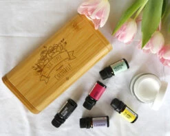 Coffret D'huiles Essentielles Personnalisable - Maman Fleurie -Cadeaux 0aab9ddd7396e416eb5f10a5418546dec98d1b90815ab16ec5feb79702ae31962
