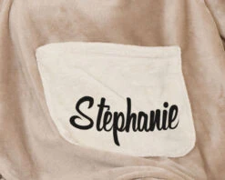 Couverture à Manches Personnalisée Pour Couple - Prénom -Cadeaux 0cfa500446631f70b093de6d9f07ca213f0be8347ab18ba34cbb6c3e01d3259