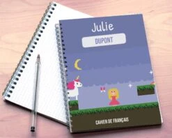 Cahier Personnalisable - Jeux Vidéo Rétro - Version Fille 5 Cahier Personnalisable - Jeux Vidéo Rétro - Version Fille -Cadeaux 159d35431e1a15449eb0eb74e87777ca5d6931a1b993c86c0718c734b36622689
