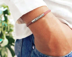 Bracelet Personnalisé Pour Homme - Cordon Bordeaux Et Blanc 5 Bracelet Personnalisé Pour Homme - Cordon Bordeaux Et Blanc -Cadeaux 1b1880b5ec327c4b579a9d7729e208677aaa128836231f3f1e1457856d7937295