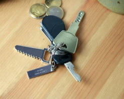 Porte-clés Scie Personnalisé 6 Porte-clés Scie Personnalisé -Cadeaux 21158468692d9d54a0afb8eddae5cc8445265f20481fbf67ed0829668fa830469