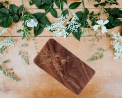 Batterie Externe En Bois Personnalisable Grand Format 4000 MAh - Fleur -Cadeaux 216e6b0af723dfc499912f93c585dd41ac8dc1cf037fc08699582377135f21060