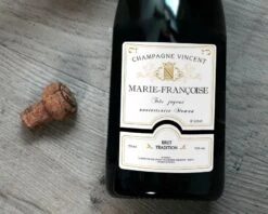 Les Bouteilles De Champagne Personnalisées -Cadeaux 232ac5fcac03bff1c30f7c0d3e4930cbd9c28078e0feafcabc52494c897c2427