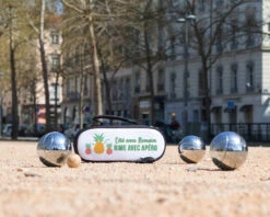 Sacoche De Pétanque Personnalisable Avec Option Triplette De Boules De Pétanque - Été Ananas 8 Sacoche De Pétanque Personnalisable Avec Option Triplette De Boules De Pétanque - Été Ananas -Cadeaux 27dcd48ca728a794657c6a94c6db3857fce0d1112f80cefc489ab4057ff64555