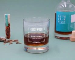 Kit De Fabrication De Whisky Et Son Verre Personnalisé -Cadeaux 2d36a317cd4dcae4c04c0a21d6881dbb689f898654d8c547142c612c078037150