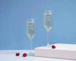Flûtes à Champagne Personnalisable – Prénom -Cadeaux 309eaf799d97954b2efedb3123144ee859e2734941c2e1a6e39ed2ebfb651591