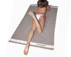 Grande Serviette De Bain Brodée -Cadeaux 41f40378410dd7f6638cd9cfa952a5d14a2957ed3a4c638c9de06d379cf631023