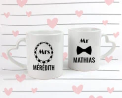 Lot De 2 Mugs Coeurs Personnalisés - Mr & Mrs 5 Lot De 2 Mugs Coeurs Personnalisés - Mr & Mrs -Cadeaux 434aff5f708865ae5064c2356d6d6bd15f9e857bc10ca93c59922f0637032056