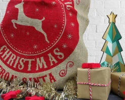 Baluchon De Noël XXL En Toile De Jute 7 Baluchon De Noël XXL En Toile De Jute -Cadeaux 4f14bda9bcb61b71e46f88e9bfa497a568bf8c1101361ddcdaf04dd3f04621039