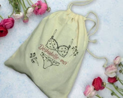 Pochon Lingerie Déshabille Moi - Petit - 25x30cm -Cadeaux 50a5dabab35b290c6cb001e826ee1520af1c63ac44d5d7d9d3915a7ed5a422202