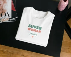 T-shirt Femme Personnalisé - Super -Cadeaux 55c42be9c2485f0f9514058115198f793c23c9447639cc8aab395c596b4239132