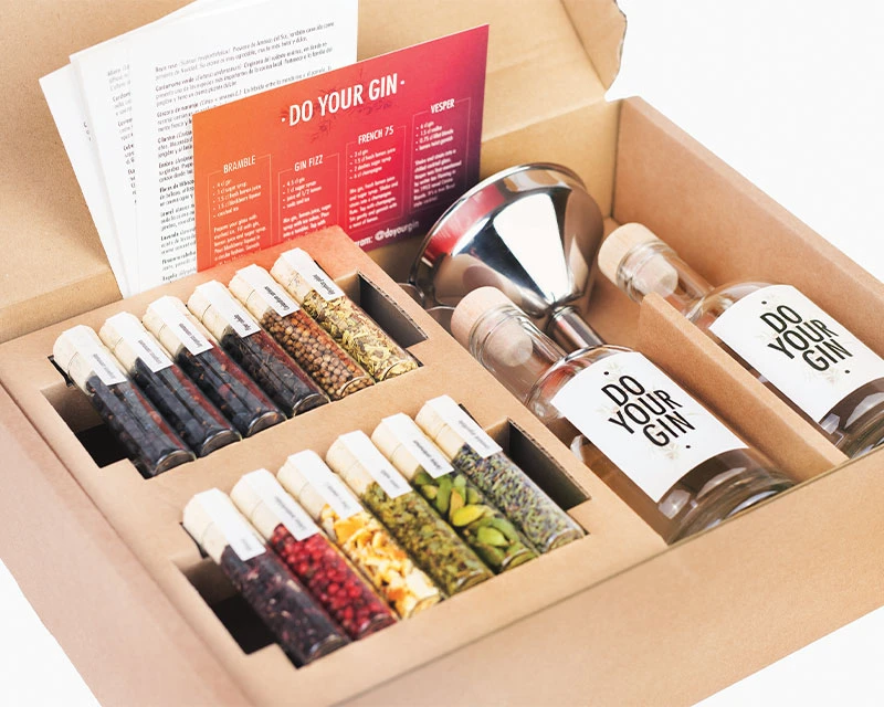 Kit De Fabrication De Gin Et Son Verre Personnalisé 2 Kit De Fabrication De Gin Et Son Verre Personnalisé – Image 2