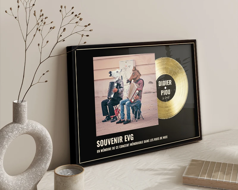 Disque D’or Personnalisé Avec Photo Dans Son Cadre En Bois 2 Disque D’or Personnalisé Avec Photo Dans Son Cadre En Bois – Image 2