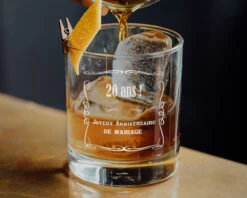 Carafe à Whisky Et Ses Deux Verres Gravés -Cadeaux 86420037f1639aed0f64e5e73060f43cef53f61aa8647fa6de08855cbb1237125