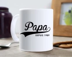 Mug Personnalisé - Papa Depuis -Cadeaux 8a0c01ed2bc5af29c7f74ca52bd08a41c1eea23e3763fd1e4b8a41eb866028374