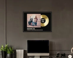 Disque D’or Personnalisé Avec Photo Dans Son Cadre En Bois 8 Disque D’or Personnalisé Avec Photo Dans Son Cadre En Bois -Cadeaux 8e59bddfd74c9cfb53760f09054dc34028f2053687f43676daebef73667e37072