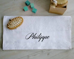Serviette Prénom 8 Serviette Prénom -Cadeaux a1e406ccb2817fb92bdc7baf7b4776d19426139e23079eb294136908985d3538