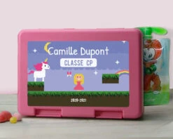 Boîte à Goûter Personnalisable - Jeux Vidéo Rétro - Version Fille -Cadeaux a7e685f4bdeff03175f236e7da68376a8501ffd08c8722bcfa90c215a60c21313