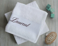 Serviette Family Circus Prénom -Cadeaux ac3e623bf8b3c33f3c4cd0140b1e6004e6ec3c8a3366dd7b7ee61b3ce2874664