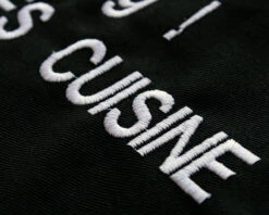 Tablier Brodé Warning -Cadeaux aceb44cc52d5edd00f7ba217744ffc6f78c2d6def208112425e68669dd5329932