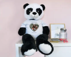 Panda Géant Personnalisable - Coeur Photo -Cadeaux b826030e04fdc6363b32f50f3b49f1fcdd9d87f577e14f8bcfe1f456d1cf37360