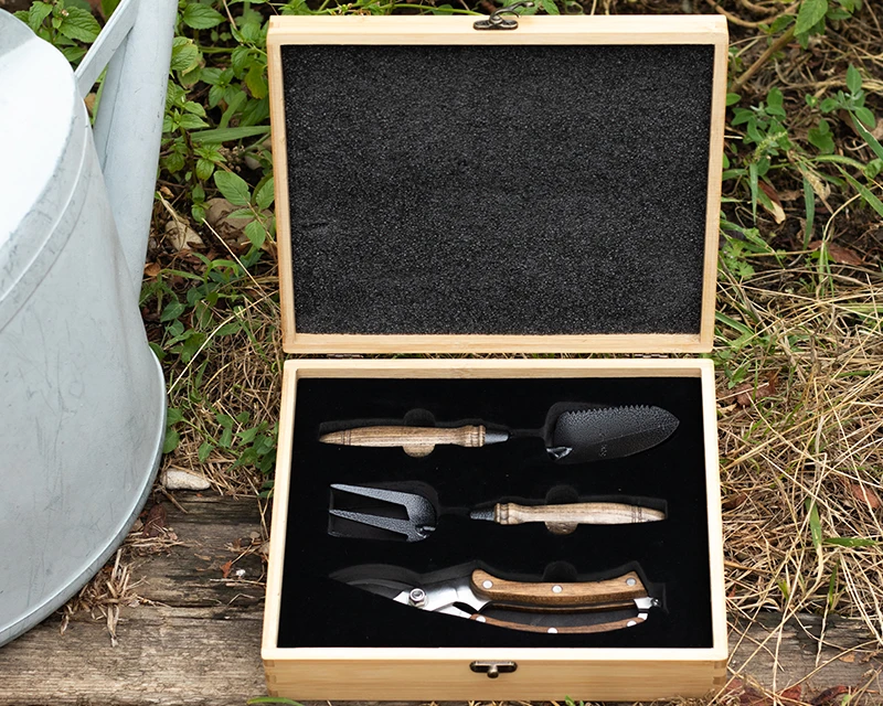 Kit D'outils De Jardinage Dans Coffret Personnalisé 4 Kit D'outils De Jardinage Dans Coffret Personnalisé – Image 4