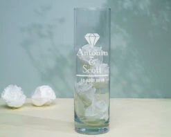 Vase Personnalisable - Noces 6 Vase Personnalisable - Noces -Cadeaux bee8e4a74c2ea4c16fdb0903dc11e12f54200ea46ef2a49402376aac6f344816