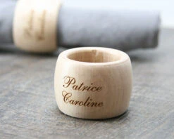 Le Rond De Serviette Gravé -Cadeaux c83014d345a6aef00c8b99cbe934a9c04b45428f61cb2a45568459888fb431137