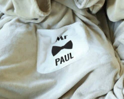 Couverture à Manches Personnalisée Pour Couple - Mr. And Mrs. 7 Couverture à Manches Personnalisée Pour Couple - Mr. And Mrs. -Cadeaux d8a246932c6cd3aa8f4139215f201670b06071440bd27e07b3bdc89c07fe2284