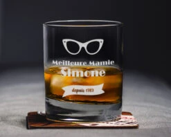 Verre à Apéritif Personnalisable Et Son Porto - Meilleure Mamie 5 Verre à Apéritif Personnalisable Et Son Porto - Meilleure Mamie -Cadeaux e7059a5684c735a70b9e4656a7d6623ae3d88df5d1fdf4c307a1af0c8b3128205
