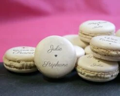 Macarons De L'Amour 8 Macarons De L'Amour -Cadeaux f7662a86623b4bedca3e627646ff51ca798703cb20cb10329ebb99cdd79331050